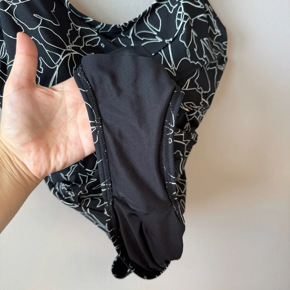 DKNY Women's Black and White Starburst One Piece Bathing Suit Size Large‎ - Picture 13 of 15